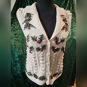 Festive Cream Sweater Vest with Holly Design. This Vest Is Perfection, Size PS